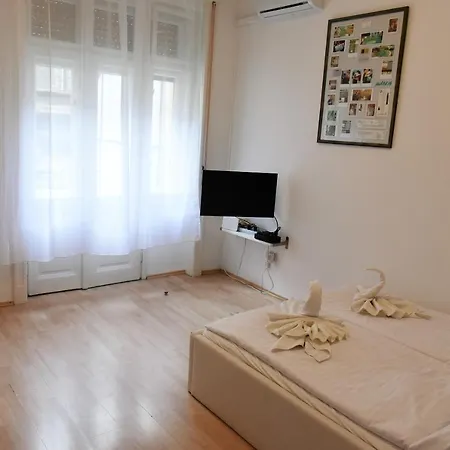 Apartment Glossy Wise